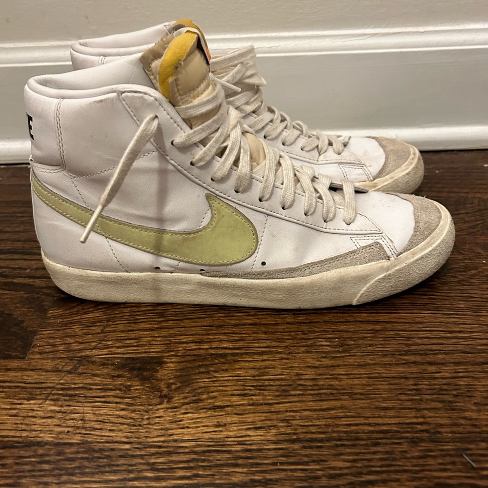 Nike Blazer Mid '77 Vintage Sneakers - White and Yellow